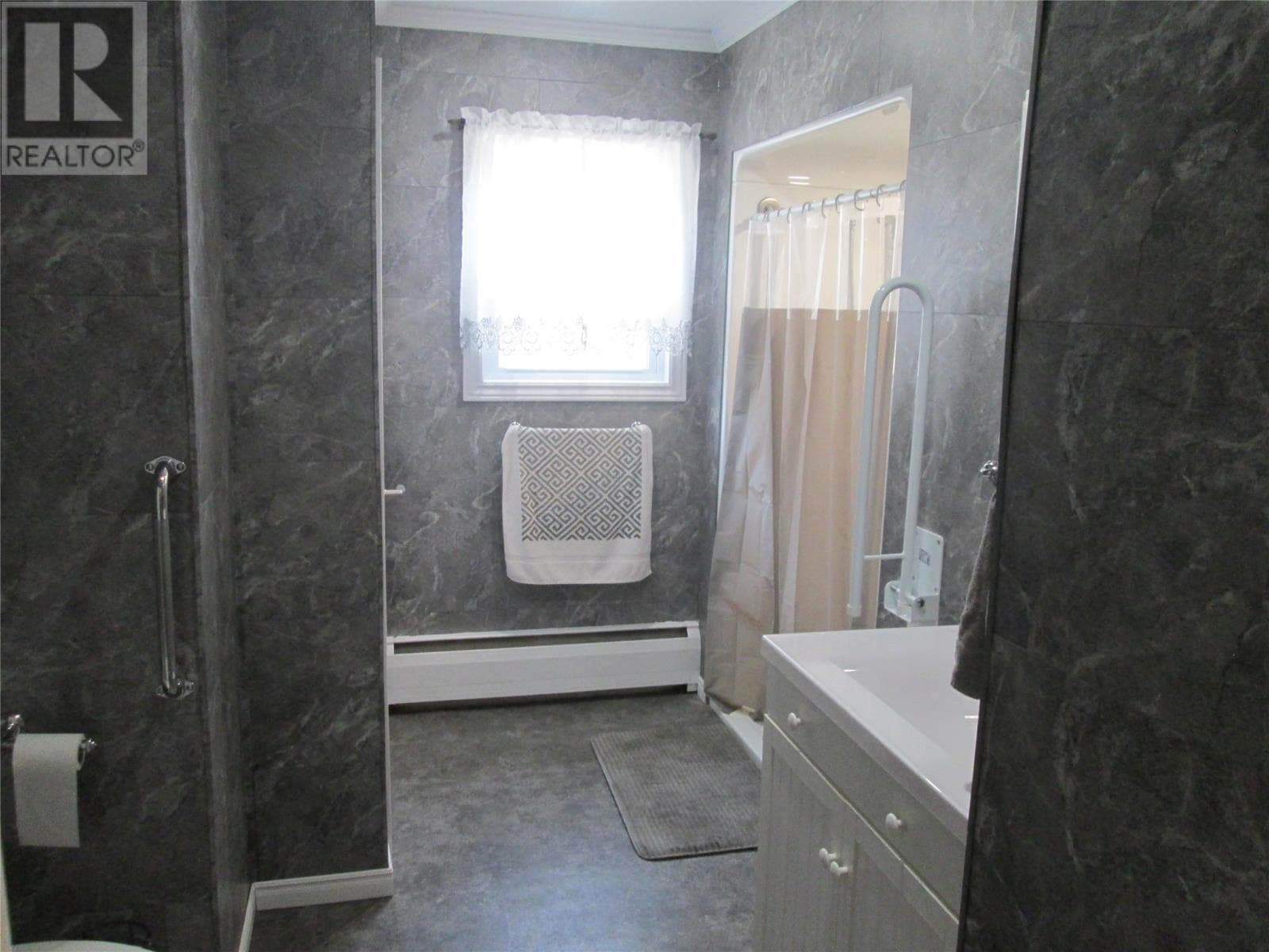 160 Goodyear Avenue thumbnail 18