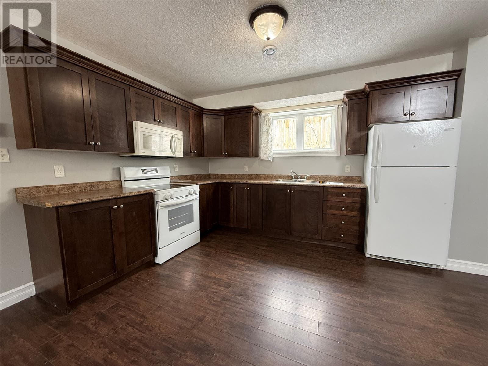 8 Ford Crescent thumbnail 18