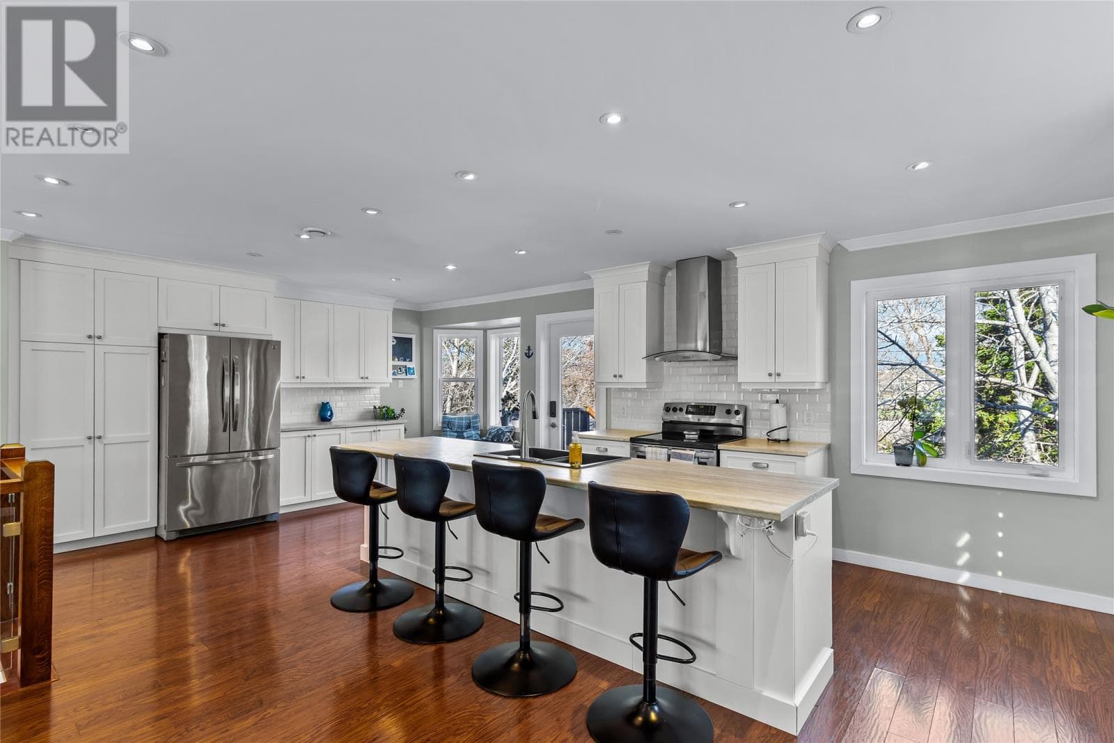 282 Frecker Drive thumbnail 5