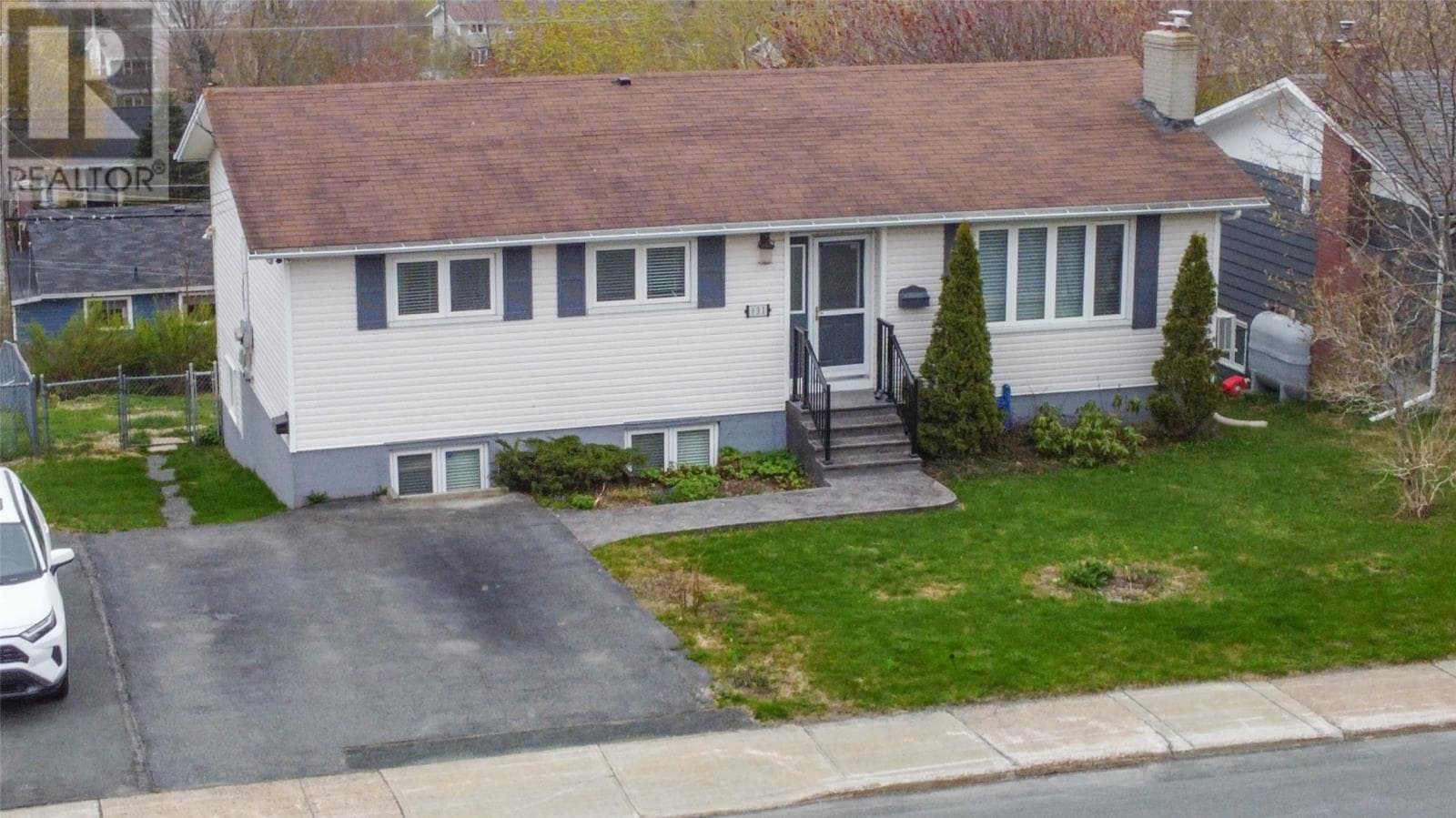 131 Canada Drive thumbnail 2