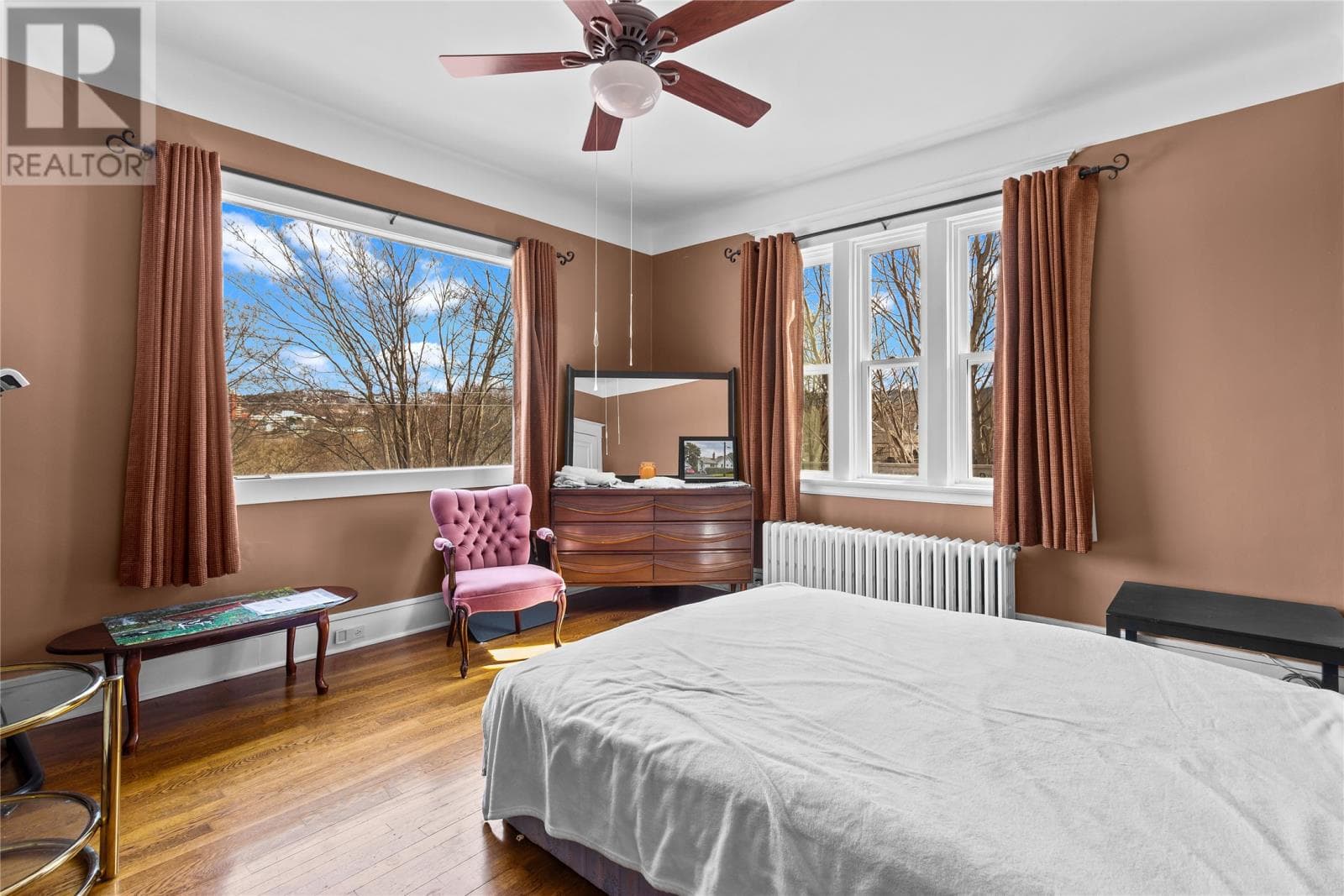 8 Glenridge Crescent thumbnail 12