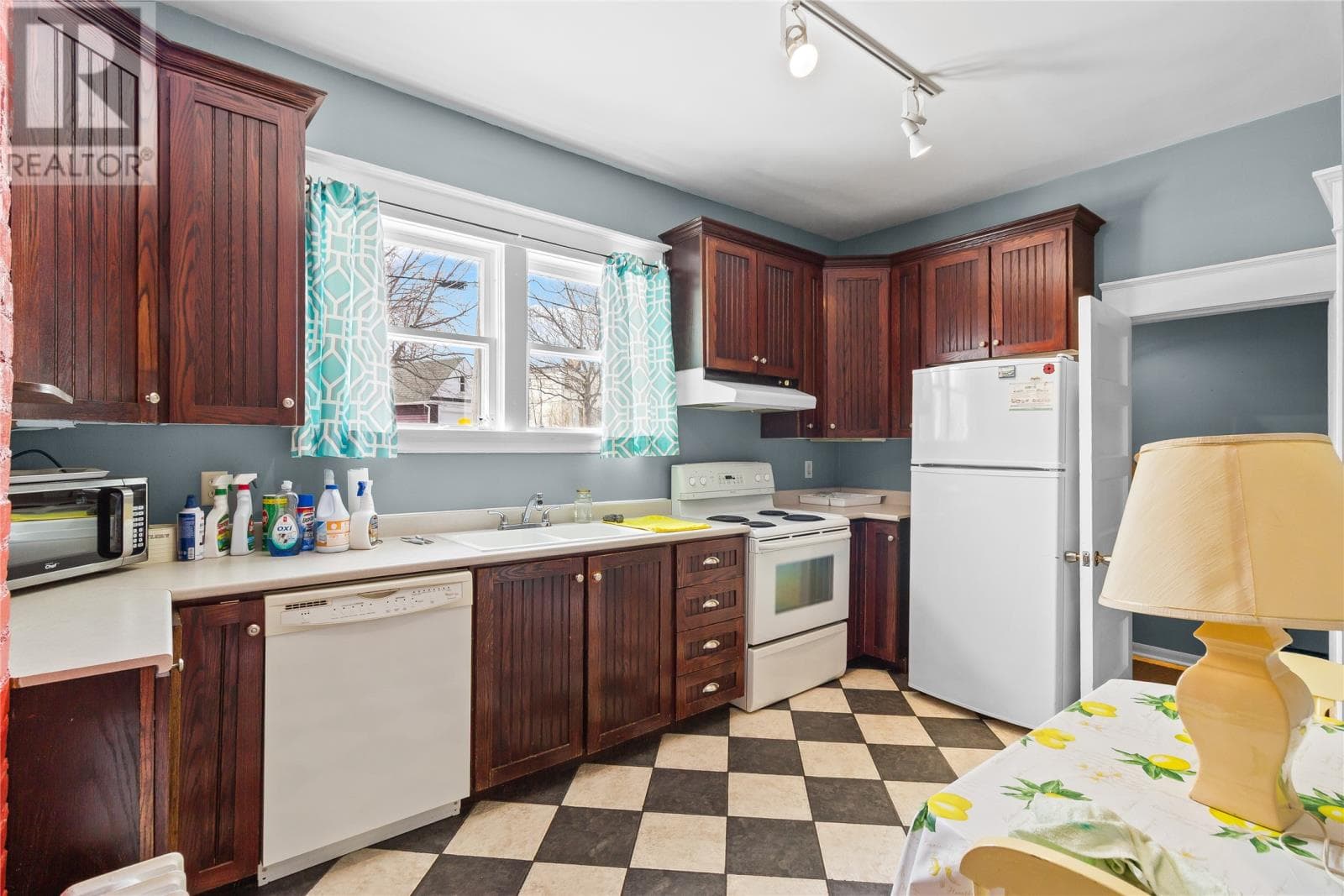8 Glenridge Crescent thumbnail 13