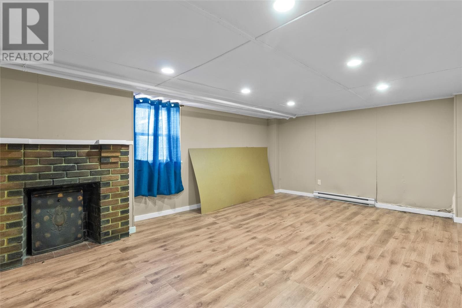 8 Glenridge Crescent thumbnail 20