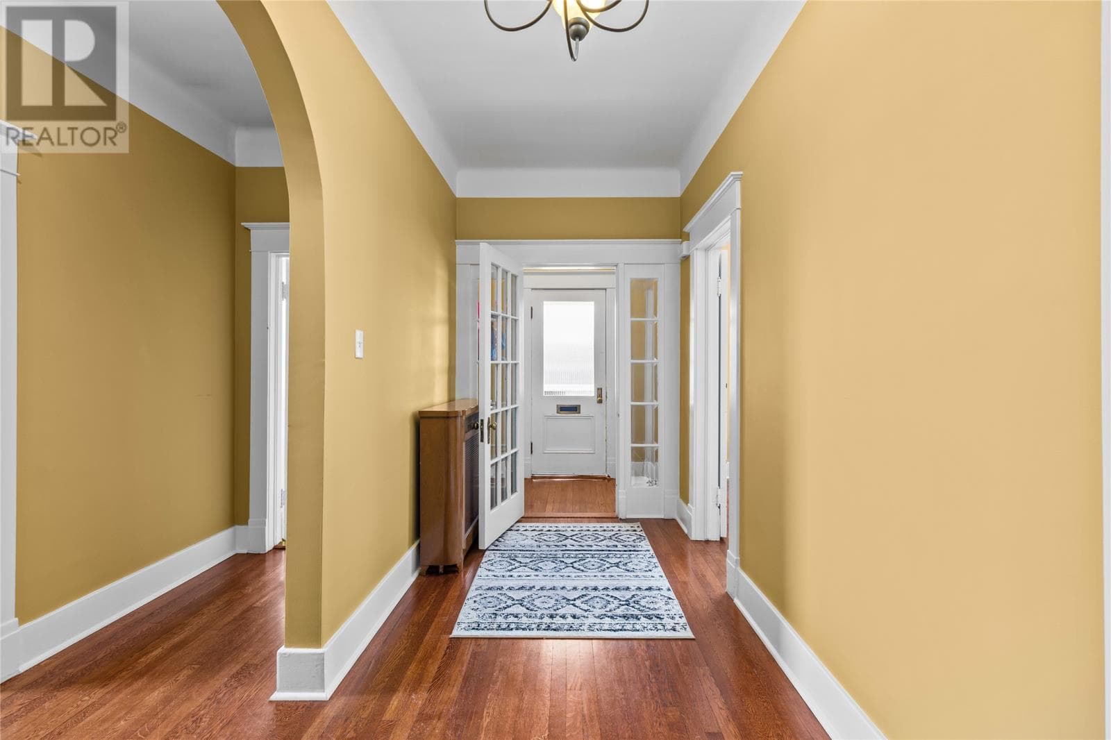 8 Glenridge Crescent thumbnail 5