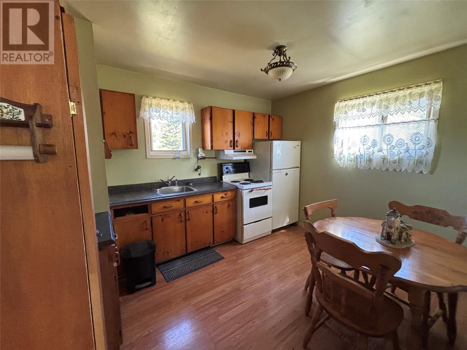 421-425 South East Road thumbnail 11