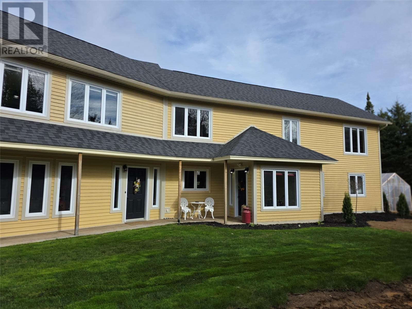 4 Brook Close