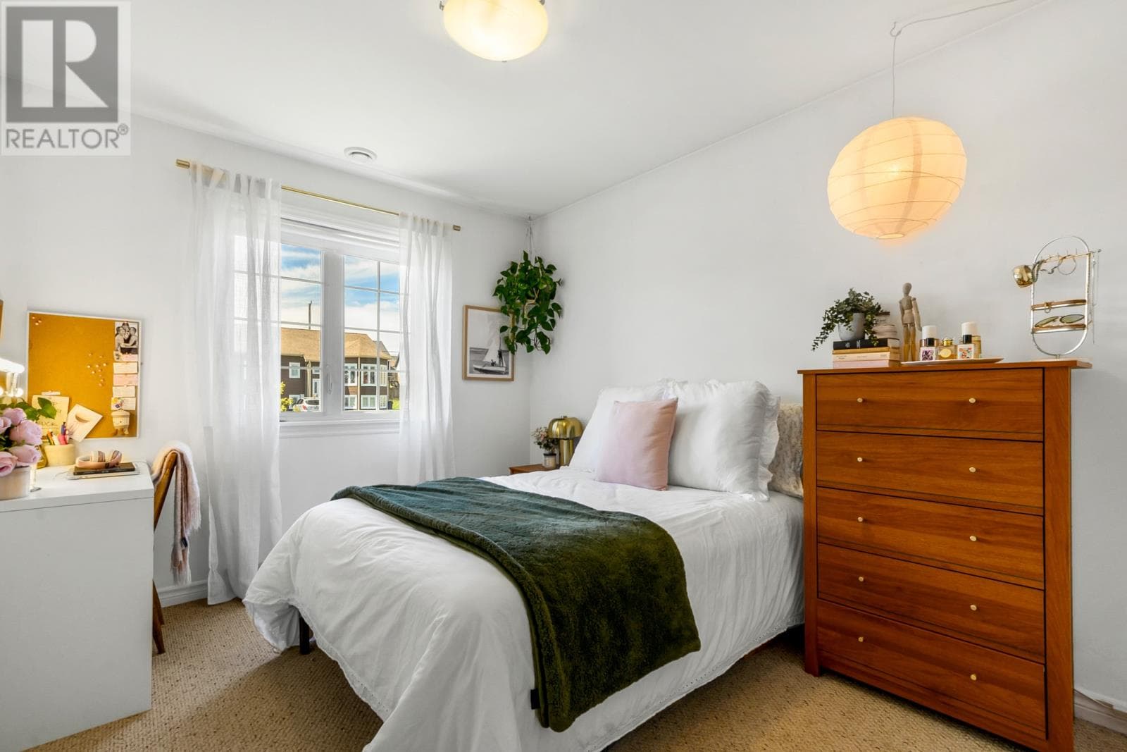 137 Great Eastern Avenue thumbnail 16