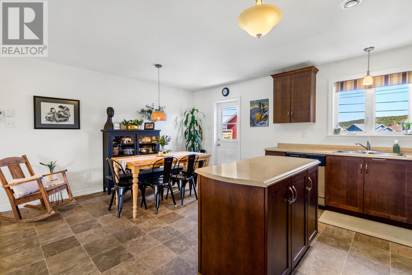 137 Great Eastern Avenue thumbnail 9