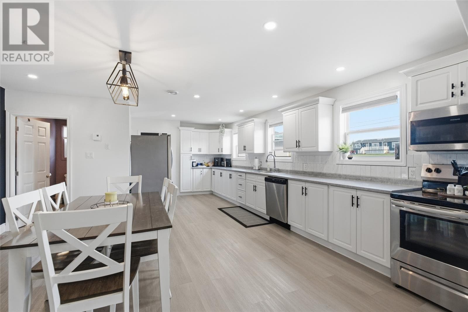 756-760 Sunset Drive thumbnail 19