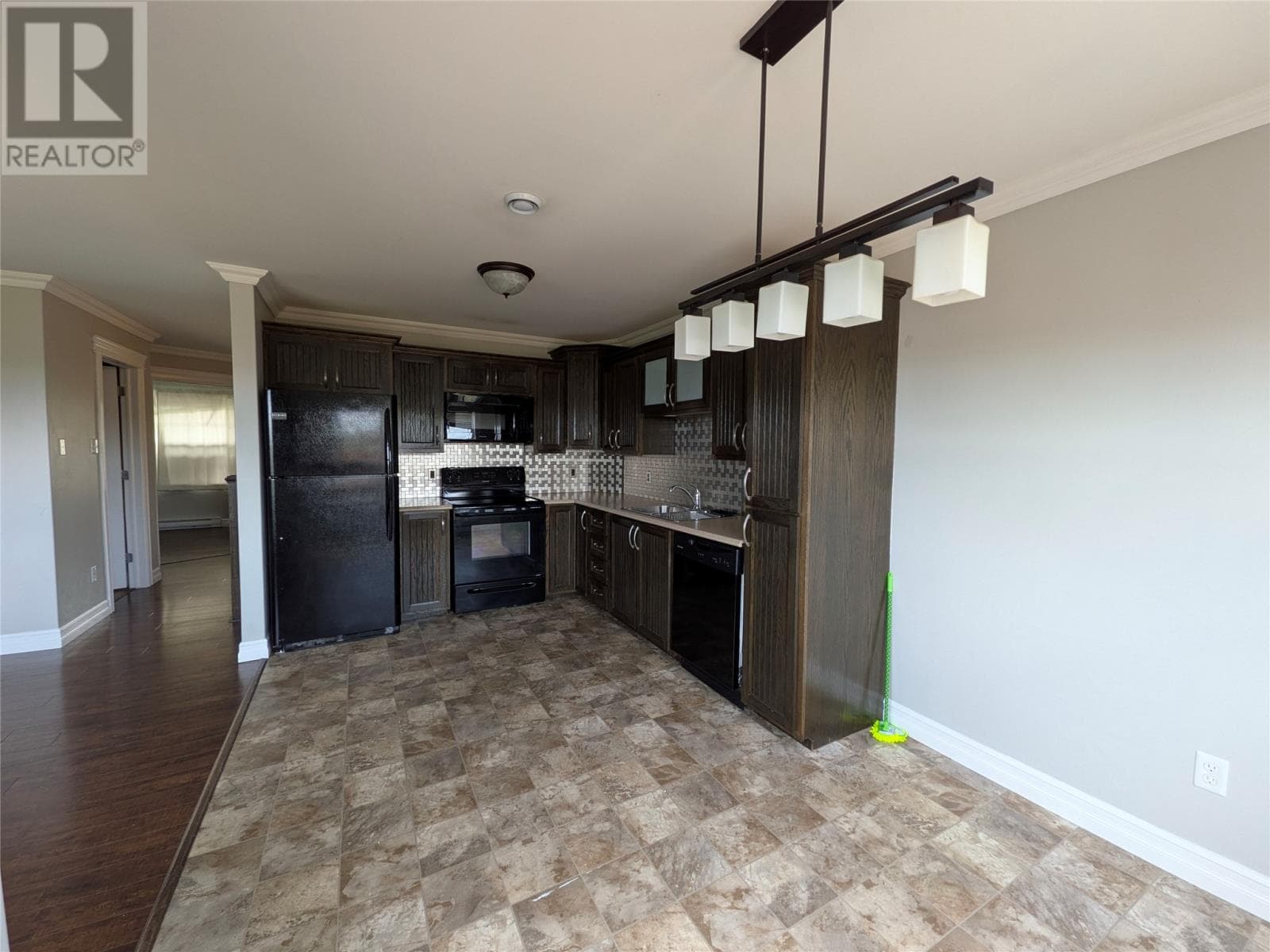 180 Ladysmith Drive thumbnail 8